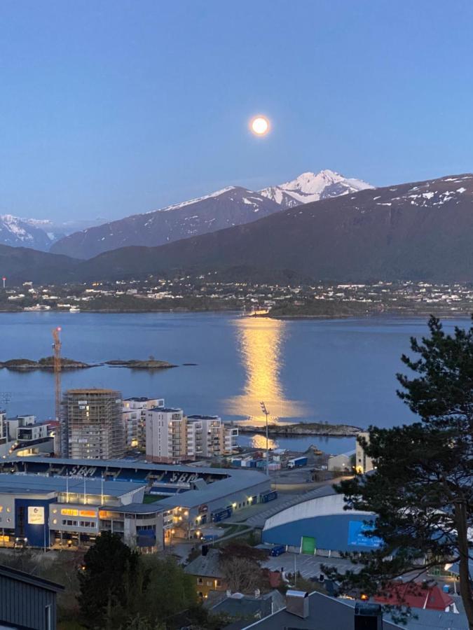Great Place With View To The Mountains And Fjord Ålesund Dış mekan fotoğraf