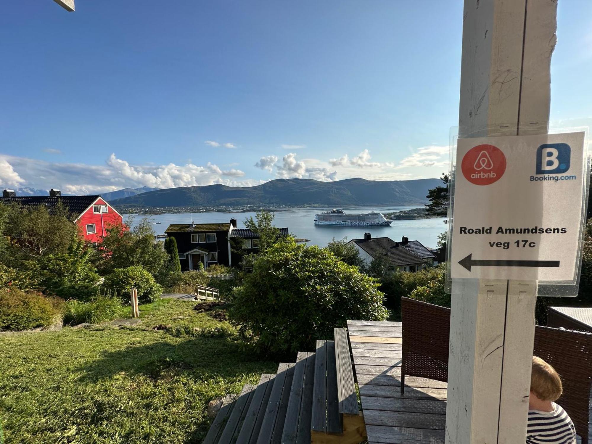 Great Place With View To The Mountains And Fjord Ålesund Dış mekan fotoğraf