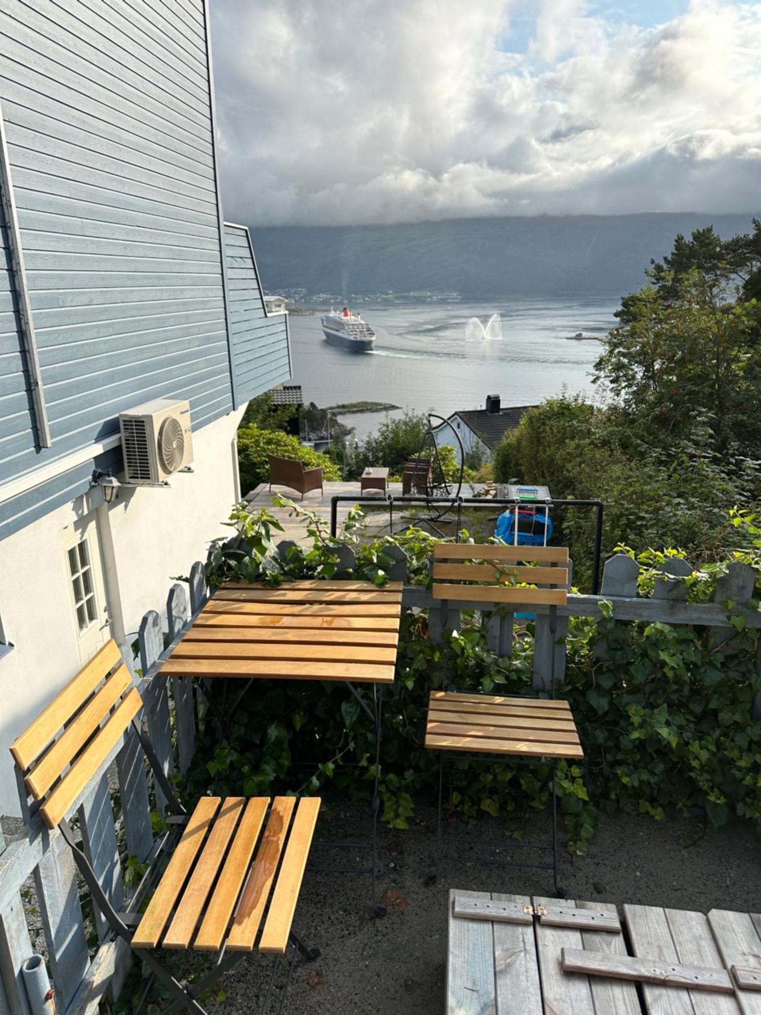 Great Place With View To The Mountains And Fjord Ålesund Dış mekan fotoğraf